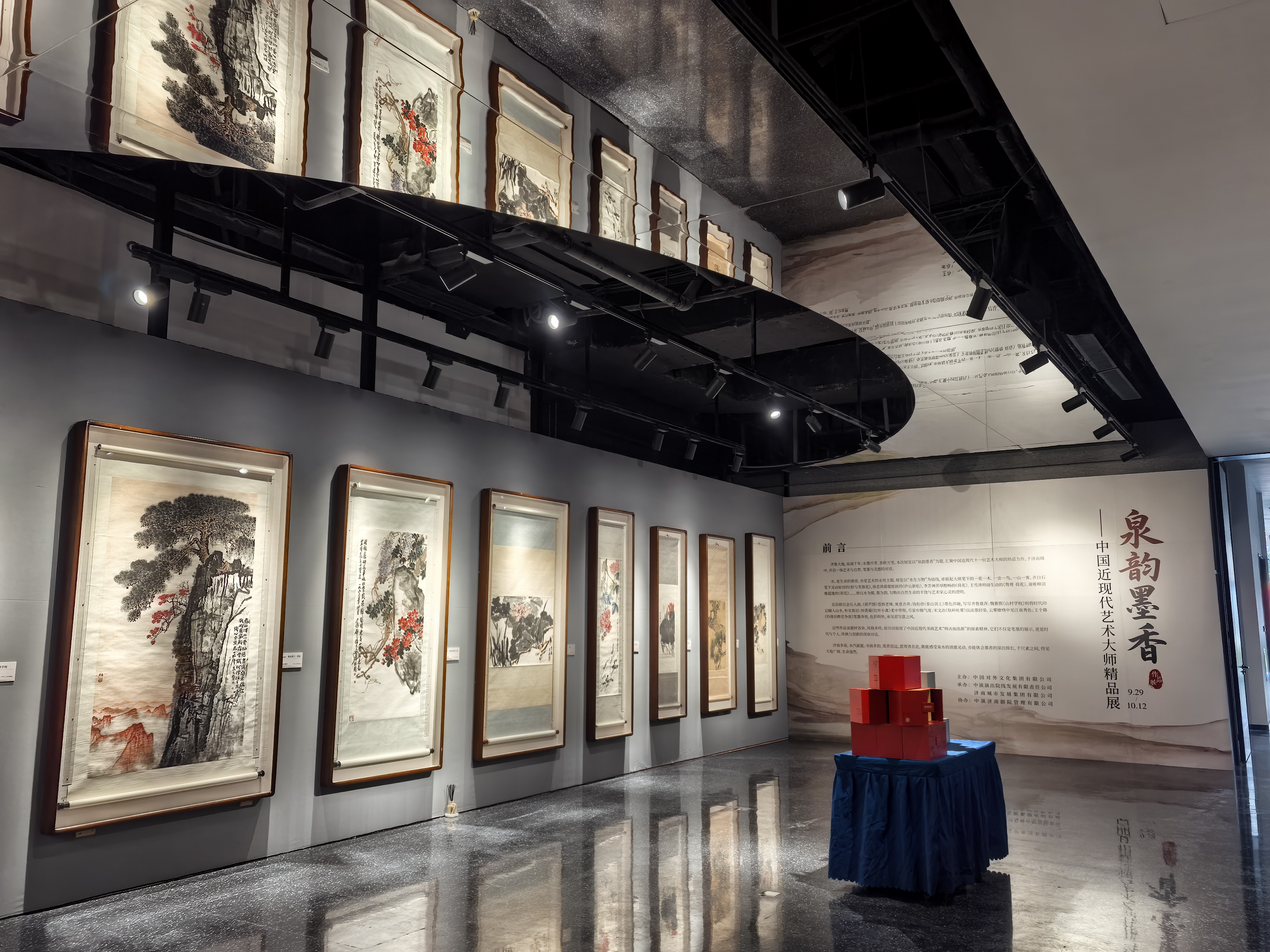 金秋藝韻 大師云集“泉韻墨香——中國(guó)近現(xiàn)代藝術(shù)大師精品展”在濟(jì)南劇院優(yōu)雅啟幕